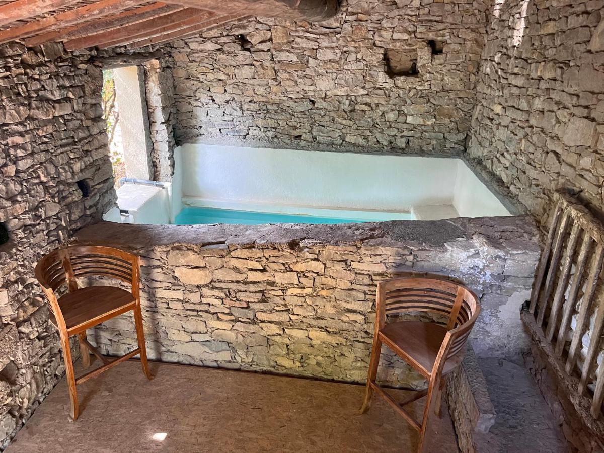 L'Ostal Du Pic Saint Loup Aux Embruscalles Claret 외부 사진