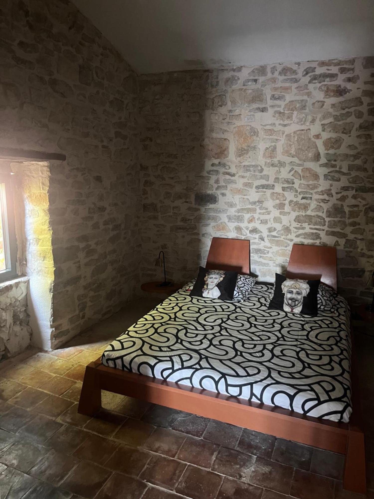 L'Ostal Du Pic Saint Loup Aux Embruscalles Claret 외부 사진